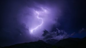 閃電可以說是電漿的痕跡