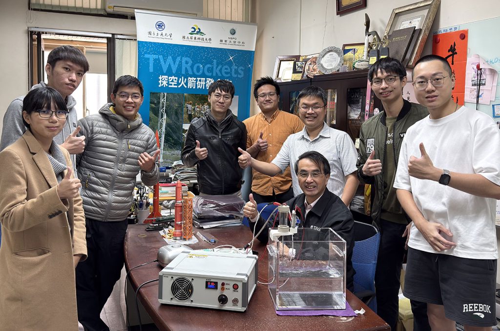 國家太空中心主任吳宗信團隊雙模組電漿微奈米氣泡研究合照